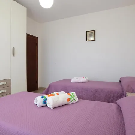 4 Bedroom Amazing In Holiday home *