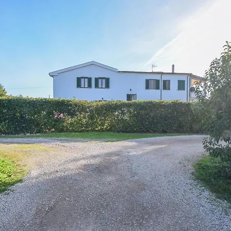 4 Bedroom Amazing In Marsiliana